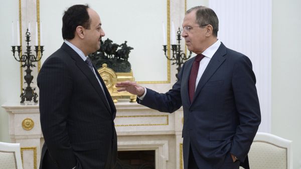 Qatari Foreign Minister Khalid Bin Mohamed al-Attiyah (left) and his Russian counterpart Sergei Lavrov talking before President Vladimir Putin's Kremlin meeting with Qatari Emir Tamim bin Hamad Al-Thani, January 18, 2016 - Sputnik International