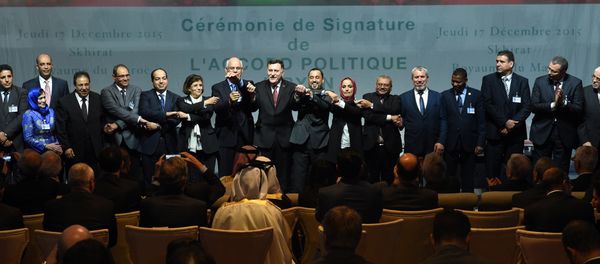 Libyan lawmakers from rival parliaments psoe for a group picture after signing a deal on a unity government on December 17, 2015, in the Moroccan city of Skhirat. - Sputnik International