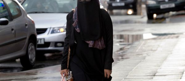 Woman wearing full face veil - Sputnik International