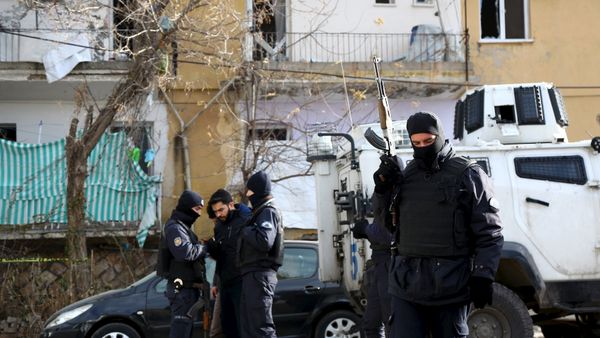 Turkish police stand guard near a police station, which was targeted by a truck bomb attack, in Cinar in the southeastern city of Diyarbakir, Turkey, January 14, 2016 Turkish police stand guard near a police station, which was targeted by a truck bomb attack, in Cinar in the southeastern city of Diyarbakir, Turkey, January 14, 2016 - Sputnik International