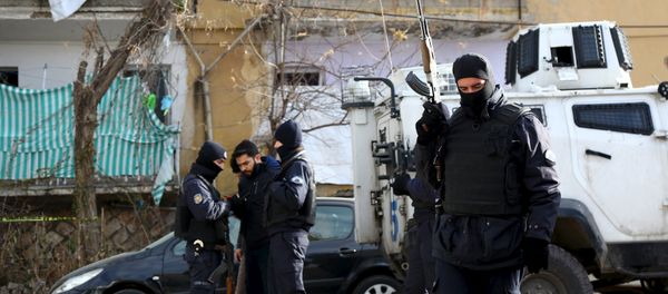 Turkish police stand guard near a police station, which was targeted by a truck bomb attack, in Cinar in the southeastern city of Diyarbakir, Turkey, January 14, 2016 Turkish police stand guard near a police station, which was targeted by a truck bomb attack, in Cinar in the southeastern city of Diyarbakir, Turkey, January 14, 2016 - Sputnik International