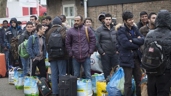 Refugees queue as they arrive at the vacation park Droomgaard in Kaatsheuvel, on January 6, 2016 Refugees queue as they arrive at the vacation park Droomgaard in Kaatsheuvel, on January 6, 2016 - Sputnik International