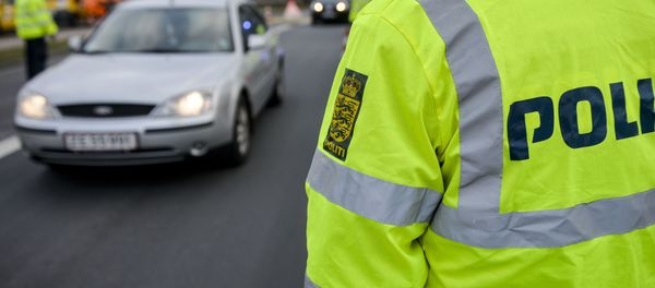 Danish Police officers check vehicles at the bordertown of Krusa, Denmark January 4, 2016. Danish Police officers check vehicles at the bordertown of Krusa, Denmark January 4, 2016. - Sputnik International