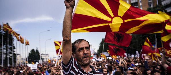 A man flahes the V-sign for victory during an anti-government protest in downtown Skopje on May 17, 2015 - Sputnik International