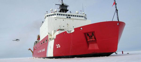 US Coast Guard handout file image received 05 August, 2007, shows the 420-foot (128m) Coast Guard cutter Healy the largest and most technically advanced icebreaker in the US - Sputnik International