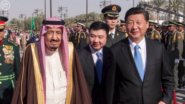 Saudi King Salman (L) walks with Chinese President Xi Jinping during a welcoming ceremony in Riyadh January 19, 2016 Saudi King Salman (L) walks with Chinese President Xi Jinping during a welcoming ceremony in Riyadh January 19, 2016 - Sputnik International