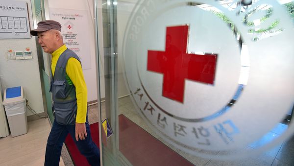 A South Korean elderly man who was separated from his families during the Korean War, visits the Red Cross office in Seoul on September 8, 2015 A South Korean elderly man who was separated from his families during the Korean War, visits the Red Cross office in Seoul on September 8, 2015 - Sputnik International