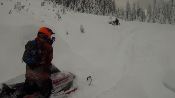 Snowmobilers, Unite! When Snow Riding Goes Wrong - Sputnik International
