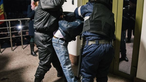 Protests outside Moldovan parliament building in Chisinau - Sputnik International