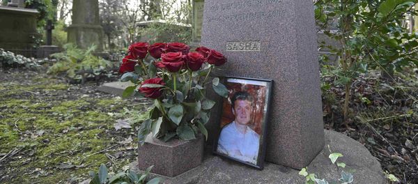 The grave of murdered ex-KGB agent Alexander Litvinenko is seen at Highgate Cemetery in London, Britain - Sputnik International