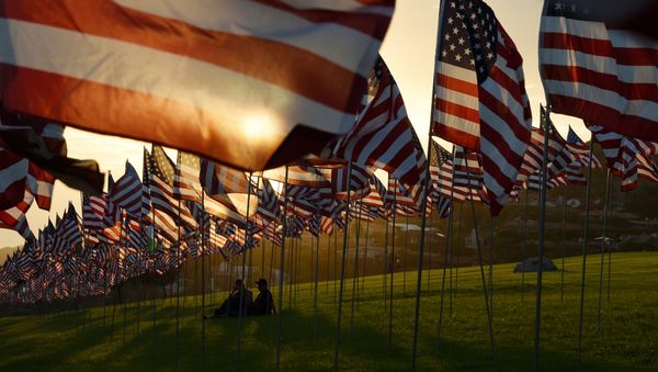 People sit amongst US national flags erected by students and staff from Pepperdine University - Sputnik International