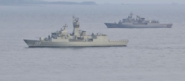 Backdropped by Turkish navy ships, mounted Turkish soldiers secure the area around the Helles Memorial in the Gallipoli peninsula - Sputnik International