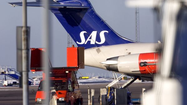 An airplane stands at the ramp of the tarmac of Landvetter Airport outside Goteborg, Sweden - Sputnik International