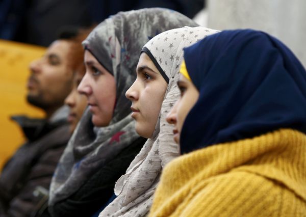Migrants aged between 16 and 21 years, coming from different countries, attend a lesson on basics in law by Bavarian Justice Minister Winfried Bausback (unseen) at a trade school in Ansbach, Germany, January 11, 2016. - Sputnik International