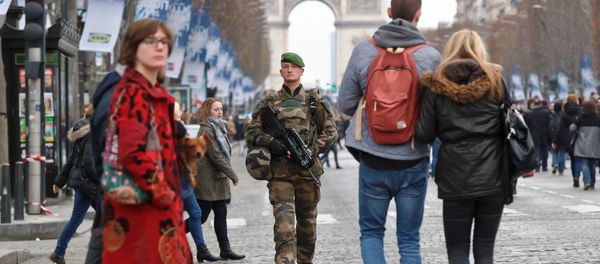 A French soldier of the Foreign Legion patrols along at the Champs Elysees avenue during the new year parade in Paris, Friday Jan. 1, 2016. - Sputnik International