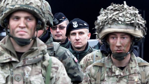 Polish , background, and and British soldiers take part in joint military exercise in Swietoszow, Poland, on Friday Nov. 21, 2014. Polish , background, and and British soldiers take part in joint military exercise in Swietoszow, Poland, on Friday Nov. 21, 2014. - Sputnik International