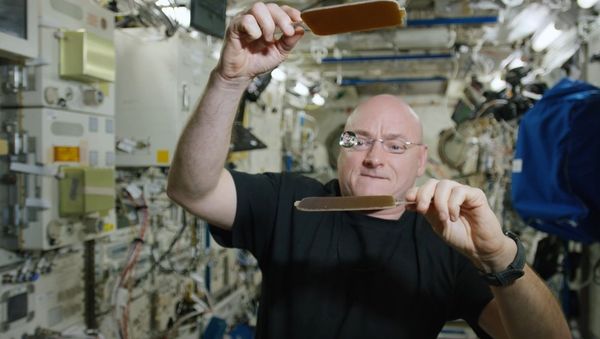 Liquid Ping Pong in Space - RED 4K - Sputnik International