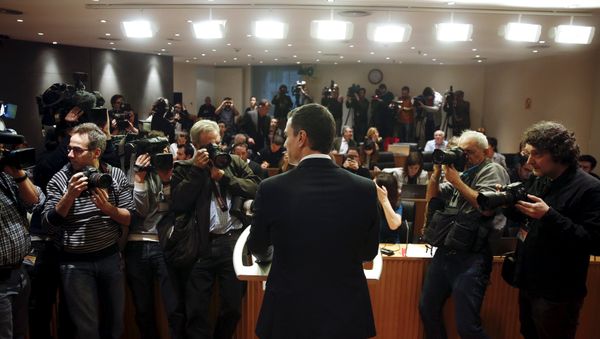 Spain's Socialist Party (PSOE) leader Pedro Sanchez stands at the podium at the start of a news conference at Parliament in Madrid, Spain, January 22, 2016. - Sputnik International
