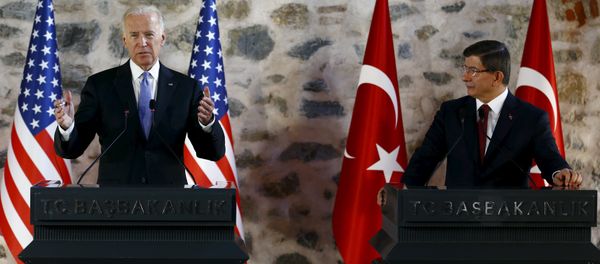 U.S. Vice President Joe Biden (L) speaks during a joint news conference with Turkish Prime Minister Ahmet Davutoglu in Istanbul, Turkey - Sputnik International