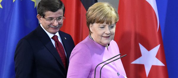 Turkish Prime Minister Ahmet Davutoglu and German Chancellor Angela Merkel arrive for a news conference after a meeting at the Chancellery in Berlin on January 22, 2016. Turkish Prime Minister Ahmet Davutoglu and German Chancellor Angela Merkel arrive for a news conference after a meeting at the Chancellery in Berlin on January 22, 2016. - Sputnik International