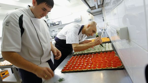 Cooking tartalets at the Vanil restaurant - Sputnik International