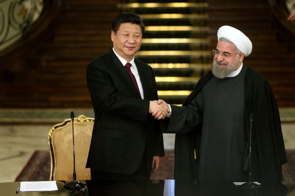 Iranian President Hassan Rouhani, right, and his Chinese counterpart Xi Jinping shake hands at the conclusion of their joint press conference at the Saadabad Palace in Tehran, Iran, Saturday, Jan. 23, 2016 - Sputnik International