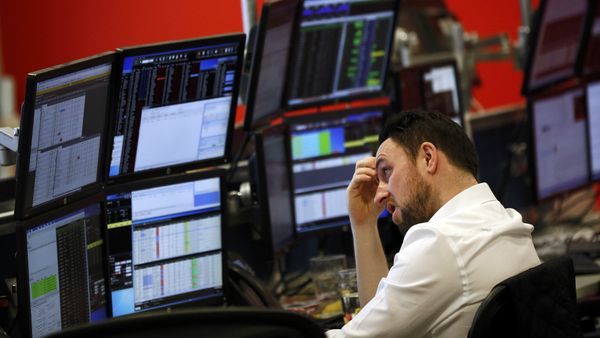 A market maker works on the trading floor at IG Index in London, Britain 14 January 2016 - Sputnik International