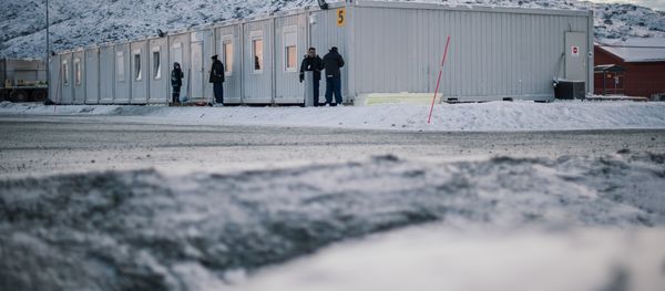 Refugees stand in front of residential containers at the arrival centre for refugees near the town on Kirkenes Refugees stand in front of residential containers at the arrival centre for refugees near the town on Kirkenes - Sputnik International