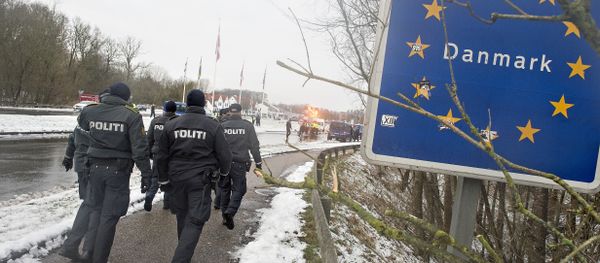 (FILES) This file photo taken on January 09, 2016 shows Danish police officers walking at the Danish-German border on January 9, 2016 in Krusaa, Denmark - Sputnik International