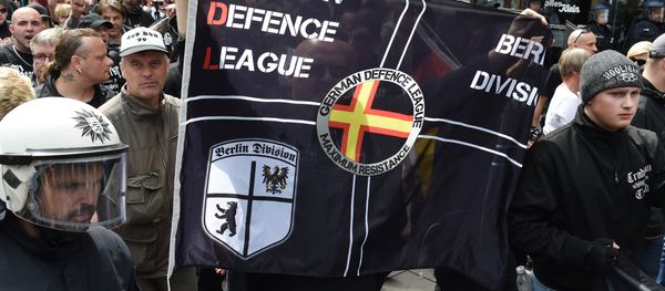 Right-extremists and hooligans take part in a rally of the initiative Widerstand Ost/West (Resistance East/West, WOW), a union of right-wing nationalists, Islamophobes and hooligans, on June 20, 2015 in Frankfurt am Main, western Germany - Sputnik International