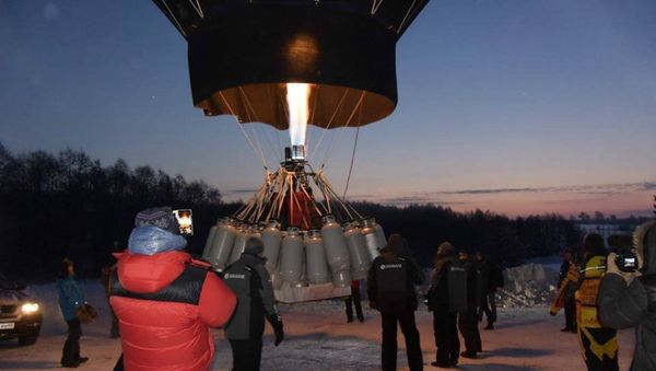 Russian aviation enthusiast Fedor Konyukhov and expert hot air balloon pilot Ivan Menyaylo - Sputnik International
