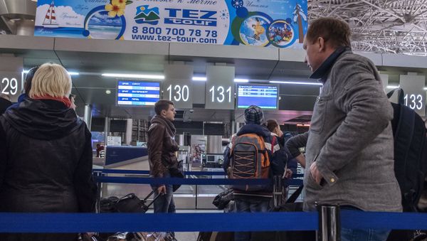 Passengers at the registration desk at Vnukovo airport, Moscow Passengers at the registration desk at Vnukovo airport, Moscow - Sputnik International