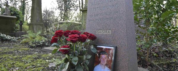 The grave of murdered ex-KGB agent Alexander Litvinenko is seen at Highgate Cemetery in London, Britain, January 21, 2016 The grave of murdered ex-KGB agent Alexander Litvinenko is seen at Highgate Cemetery in London, Britain, January 21, 2016 - Sputnik International