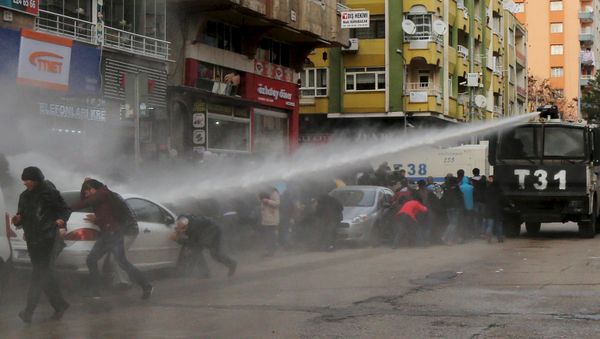 Turkish riot police use a water cannon to disperse Kurdish demonstrators during a protest against a curfew in Sur district and security operations in the region, in the southeastern city of Diyarbakir, Turkey January 17, 2016 - Sputnik International