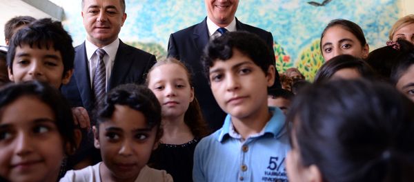 Prime Minister David Cameron (C back) and Lebanese Education Minister Elias Bou Saab (back L) visit the Sad al-Bouchrieh School in Beirut on September 14, 2015. Prime Minister David Cameron (C back) and Lebanese Education Minister Elias Bou Saab (back L) visit the Sad al-Bouchrieh School in Beirut on September 14, 2015. - Sputnik International