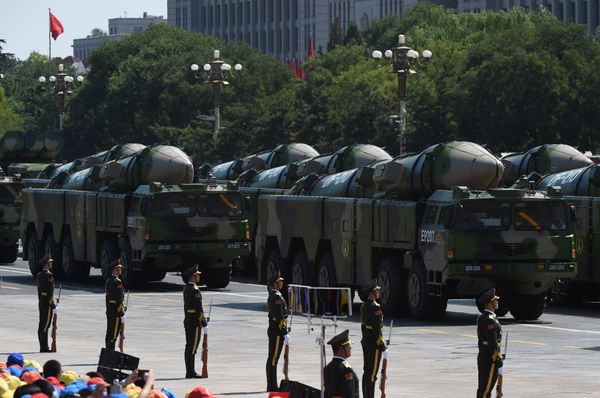 Military vehicles carrying DF-21D missiles are displayed in a military parade at Tiananmen Square in Beijing on September 3, 2015, marking the 70th anniversary of victory over Japan and the end of World War II - Sputnik International