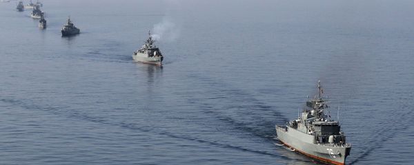 Iranian Navy boats take part in maneuvers during the Velayat-90 navy exercises in the Strait of Hormuz in southern Iran (File) - Sputnik International