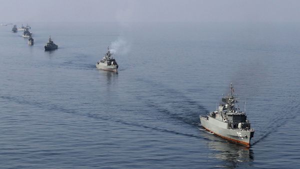 Iranian Navy boats take part in maneuvers during the Velayat-90 navy exercises in the Strait of Hormuz in southern Iran (File) Iranian Navy boats take part in maneuvers during the Velayat-90 navy exercises in the Strait of Hormuz in southern Iran (File) - Sputnik International