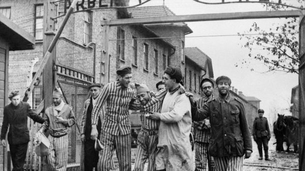  Second World War of 1939-1945. Soviet troops liberate the prisoners of the Nazi concentration camp Auschwitz-Birkenau (Poland) - Sputnik International