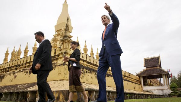 US Secretary of State John Kerry tours the That Luang Stupa or Pha That Luang in Vientiane, with Phouvieng Phothisane, Acting Director of the Vientiane Museums (far left), and Tata Keovilay, with the U.S. Embassy, Laos January 25, 2016 US Secretary of State John Kerry tours the That Luang Stupa or Pha That Luang in Vientiane, with Phouvieng Phothisane, Acting Director of the Vientiane Museums (far left), and Tata Keovilay, with the U.S. Embassy, Laos January 25, 2016 - Sputnik International