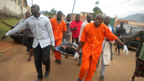 Cameroon Medics evacuate the body (File) - Sputnik International