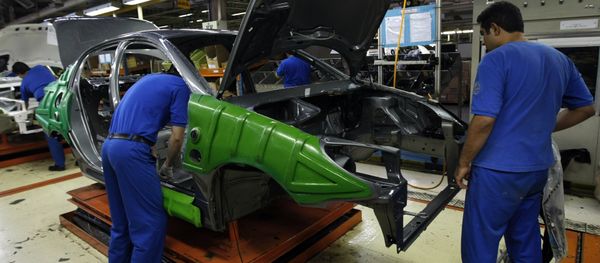 An Iranian man works on a Peugeot 206 car at the Iran Khodro auto plant, west of Tehran (File) - Sputnik International