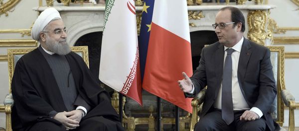 French President Francois Hollande (R) meets Iran's President Hassan Rouhani at the Elysee Palace in Paris, France, January 28, 2016 - Sputnik International