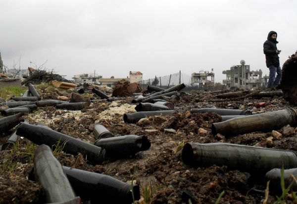 A picture taken on January 26, 2016 shows artillery casings on the ground after Syrian pro-government forces retook the town of Sheikh Miskeen in southern Daraa province from rebel forces - Sputnik International