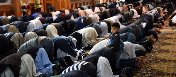 Muslims pray in a mosque Muslims pray in a mosque - Sputnik International