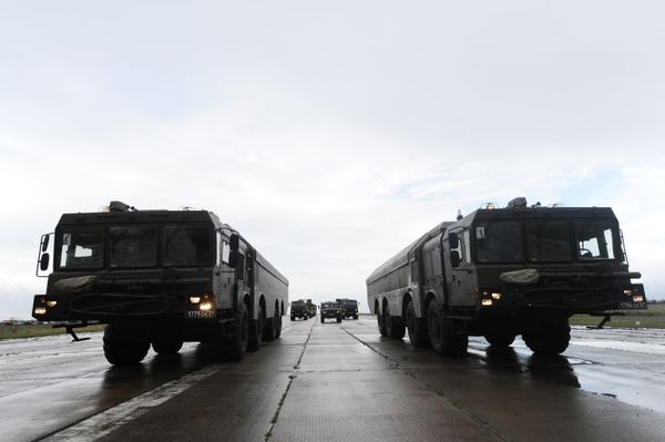 Russia's Bastion-P coastal defense missile system during a parade rehersal. - Sputnik International