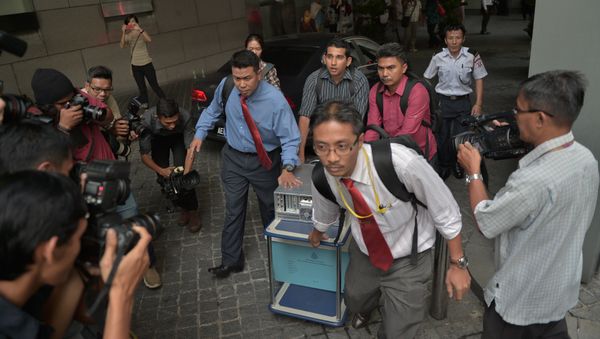 File Photo: Malaysian police seize equipment from the 1Malaysia Development Berhad (1MDB) office in Kuala Lumpur on July 8, 2015 - Sputnik International