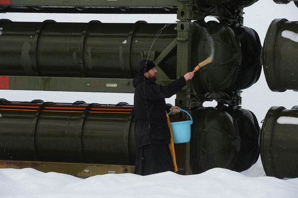 Ultimate Protector: S-400 Triumf Air Defense Systems Shield Moscow Skies - Sputnik International