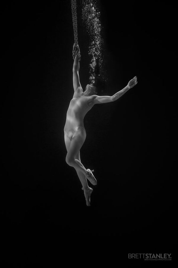 Radiant Beauty of 'Sirens': Underwater Circus - Sputnik International