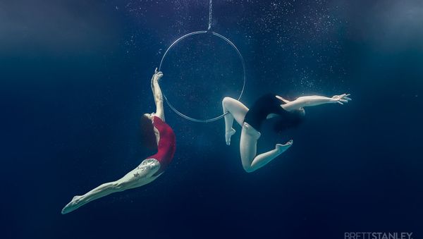Radiant Beauty of 'Sirens': Underwater Circus - Sputnik International